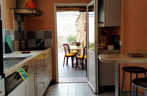 Caux House | Between the sea and the mountains in the vineyard