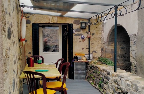 Caux House | Between the sea and the mountains in the vineyard