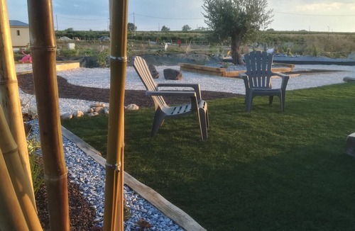 Pomerols Ski Chalet | "BETWEEN VINEYARDS AND THAU OYSTER BEDS"