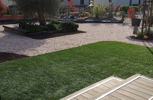 Pomerols Ski Chalet | "BETWEEN VINEYARDS AND THAU OYSTER BEDS"