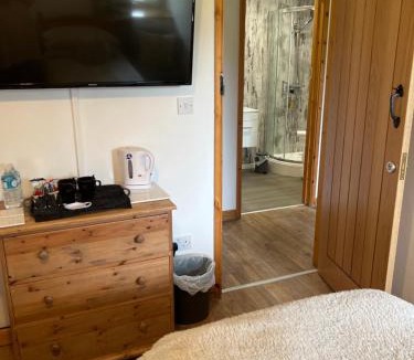 Cross Hands Bed & Breakfast | Beudy Bach