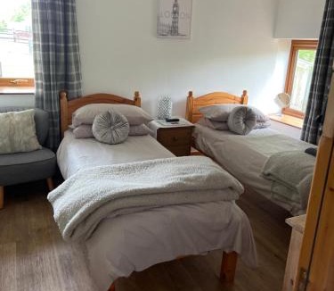 Cross Hands Bed & Breakfast | Beudy Bach