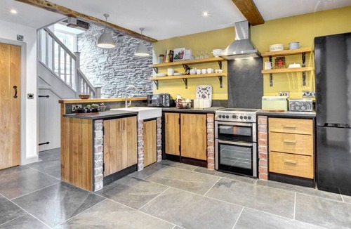 Machynlleth House | Beudy Tanllan in Machynlleth