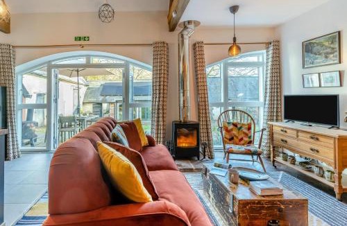 Llanfihangel Tal-y-llyn House | Beudyr Gamlas