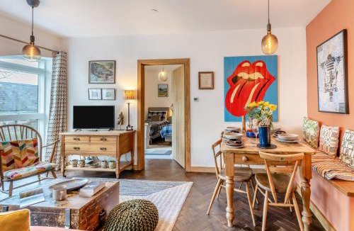 Llanfihangel Tal-y-llyn House | Beudyr Gamlas