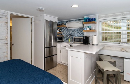 Atlantic Beach Apartment | Bev's Beachfront Bungalow