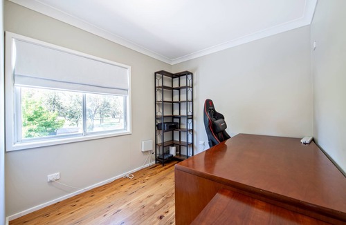 Dubbo House | Beveridge House - Poolside Entertainer, Firepit