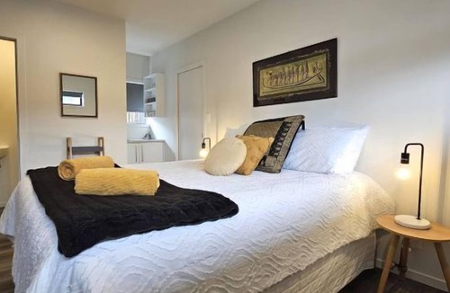 Whangamata House | Beverley Hills Studio Apartment