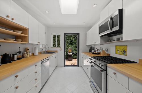 Melrose House | Beverly Grove 2BR | Melrose Ave by Colby & Conrad