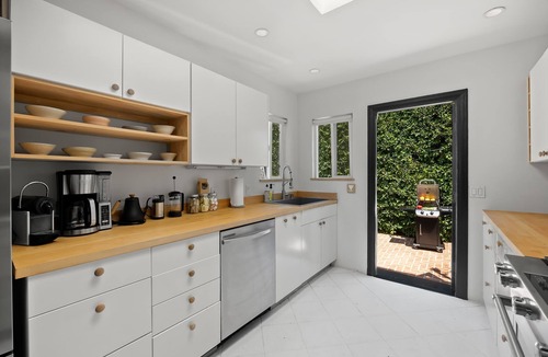 Melrose House | Beverly Grove 2BR | Melrose Ave by Colby & Conrad