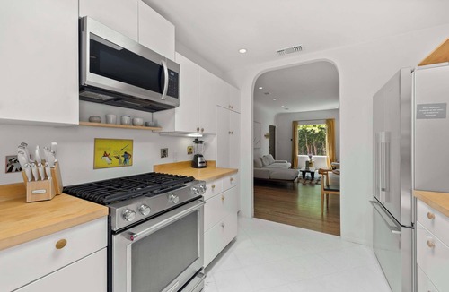 Melrose House | Beverly Grove 2BR | Melrose Ave by Colby & Conrad