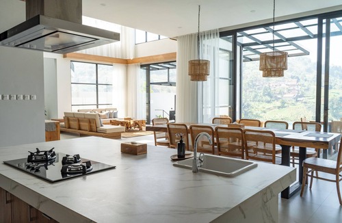 Bandung Villa | Beverly Hill Mountain View Villa 8BR