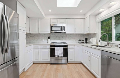 Beverly Glen House | Beverly Hills 2BR | Pool + Views by Colby & Conrad