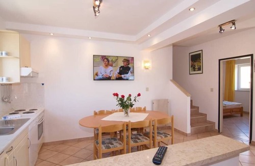 Brulo Apartment | Beverly Hills