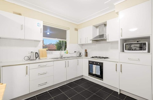 Bexley North House | Bexley 5Br/12ppl/train/shopping/pool/parking