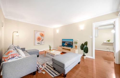 Bexley North House | Bexley 5Br/12ppl/train/shopping/pool/parking