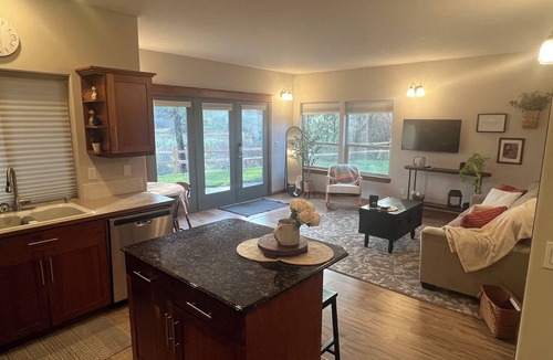 Colbert Apartment | Beyond The River’s Path - gorgeous, quiet, & close to town