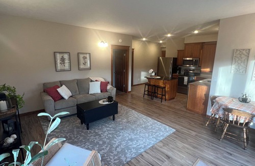 Colbert Apartment | Beyond The River’s Path - gorgeous, quiet, & close to town