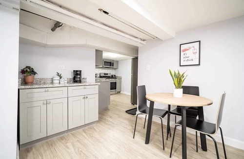Logan Square Apartment | BF - Bright and Cozy 1BR Apartment in Logan Square!