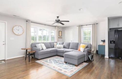 Crestline Heights House | BHAM Beauty! 2 King Bed/2 Bath. Clean and Cozy!