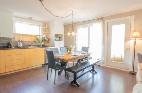 Asbestos Ski Chalet | BIA Chalet Foyer & Spa