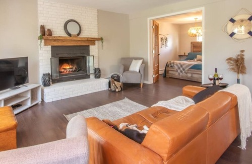 Asbestos Ski Chalet | BIA Chalet Foyer & Spa