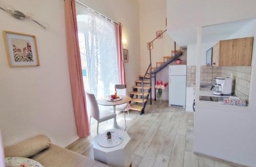Cavtat Old Town Apartment | Bianchi's flower