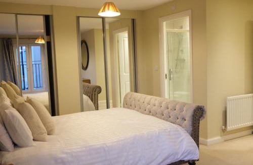 Bicester Villa | Bicester Villa-6Bed-Sleeps 14