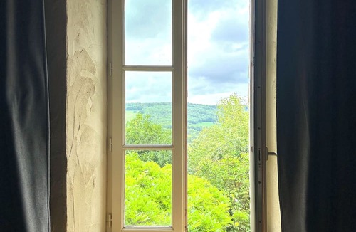 Montoillot Bed & Breakfast | Biche Blanche guest room - Breakfast included