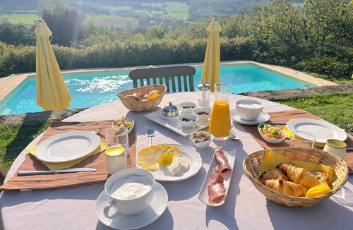 Montoillot Bed & Breakfast | Biche Blanche guest room - Breakfast included