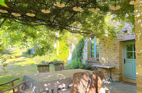 Montoillot Bed & Breakfast | Biche Blanche guest room - Breakfast included