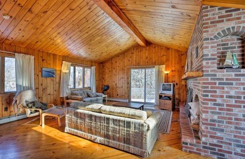 Biddeford Pool House | Biddeford Retreat with Deck, Grill and Ocean Views!