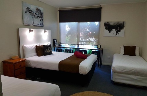 Hay Hotel | Bidgee Motor Inn