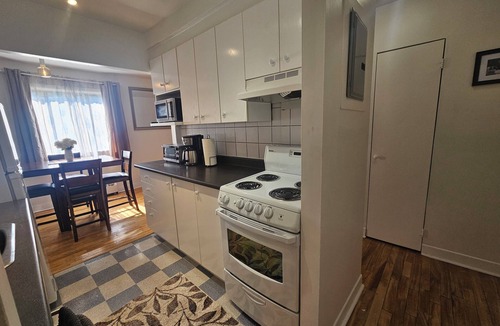 Sainte-Anne-de-Bellevue Apartment | Bienvenue Suites ● Wi-Fi & Parking ● Sainte-Anne-de-Bellevue