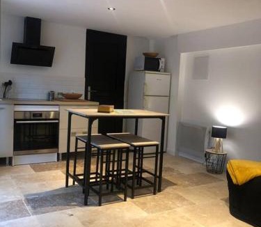 Pieusse Apartment | Bienvenue « À l’ombre du figuier »