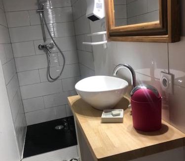 Pieusse Apartment | Bienvenue « À l’ombre du figuier »