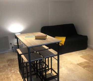 Pieusse Apartment | Bienvenue « À l’ombre du figuier »