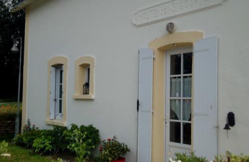 Sigournais House | Bienvenue à la halte de Sigournais ancienne Gare
