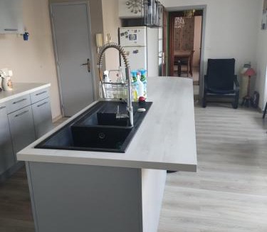 Craponne-sur-Arzon House | Bienvenue Au détour de l'Arzon, Craponne, 3 ch, jardin, parking
