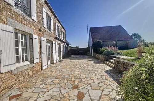 Jullouville House | Bienvenue au Gîte Cassa