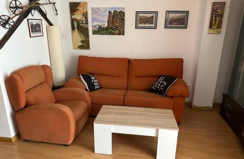 Biescas Apartment | BIESCAS Todas las comodidades y más GAS, GARAJE , TRASTERO, CENTRO, WIFI,