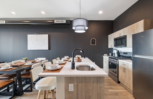 East Orange Apartment | Big 2br 2ba, Free Parkn, Close to NYC, Train>8min