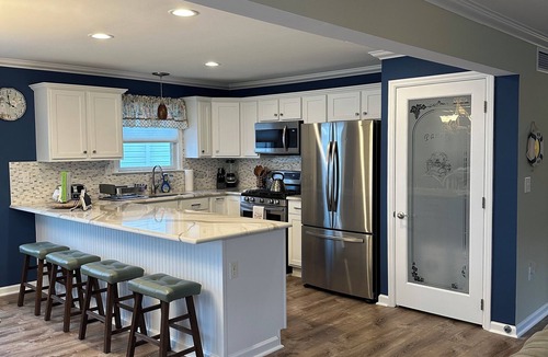 Wildwood Condo | BIG 4 BEDROOM, 2 BATH BEAUTY ! ONLY 1.5 BLOCKS TO THE BEACH AND BOARDS !