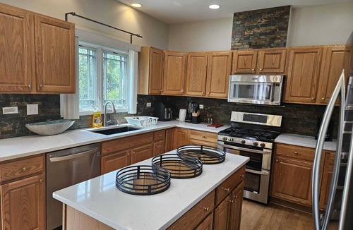 Elmhurst House | Big 5BR, 3.5BA Game Rm Prime Safe Location mins to Down Town Chicago