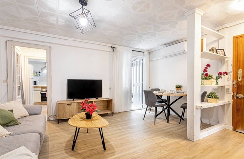 El Cabanyal Apartment | Big and authentic flat in Valencia near beach