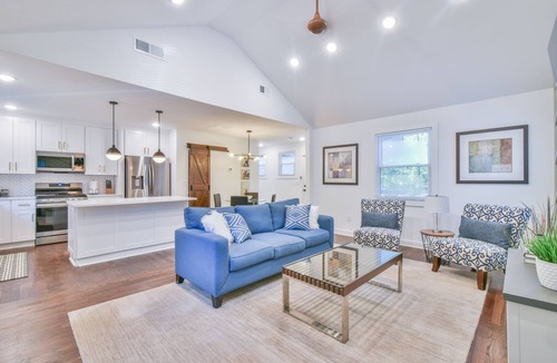 Belvedere Park Cottage | Big Backyard Bungalow