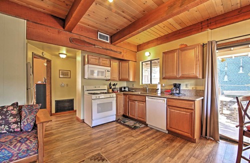 Big Bear City Cabin | Big Bear Cabin w/Fenced Yard: 4 Mi to Snow Summit