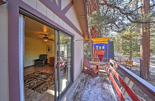 Big Bear City Cabin | Big Bear Cabin w/Fenced Yard: 4 Mi to Snow Summit