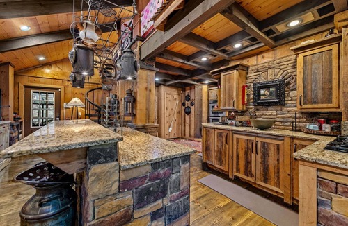 Ellijay Cabin | Big Bear Falls - Riverfront | Pet Friendly | Hot Tub