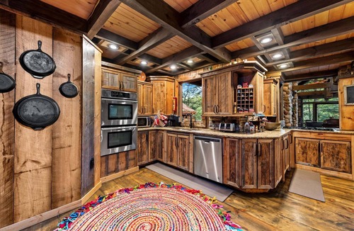 Ellijay Cabin | Big Bear Falls - Riverfront | Pet Friendly | Hot Tub